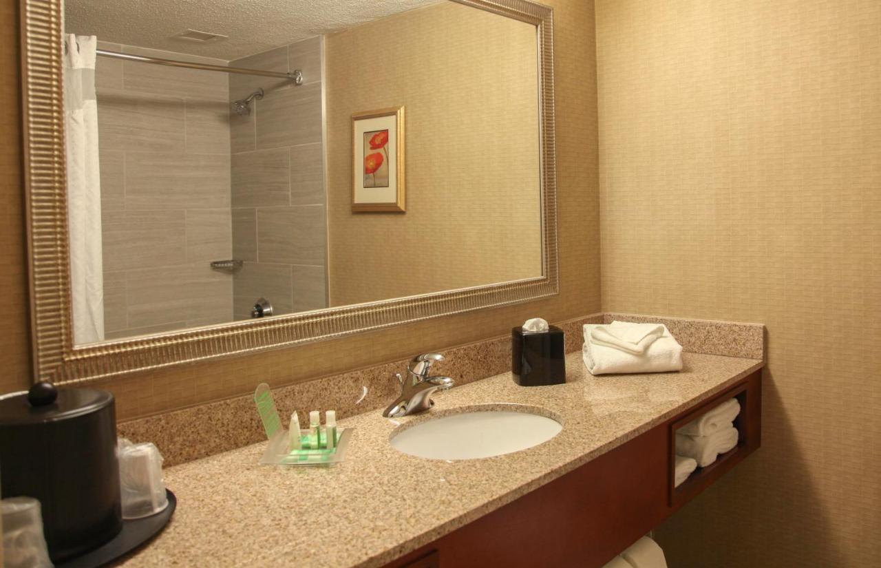 Holiday Inn Dayton/Fairborn I-675 By Ihg Bagian luar foto