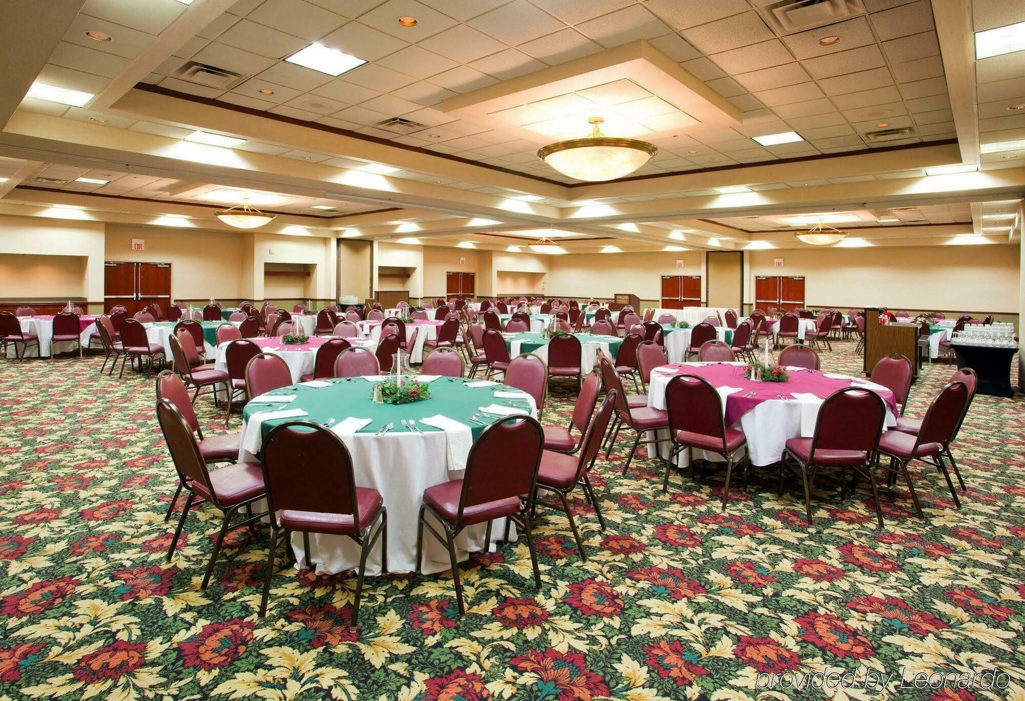 Holiday Inn Dayton/Fairborn I-675 By Ihg Bagian luar foto